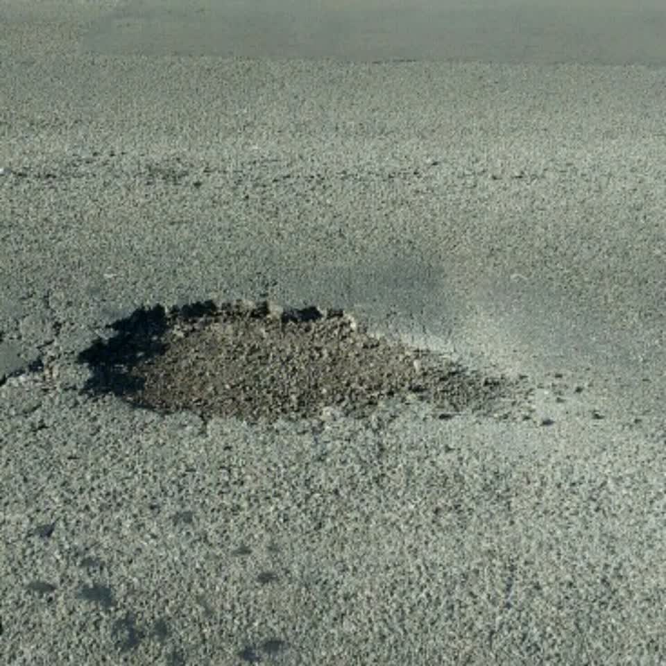 The photograph attached to this roading/streets report