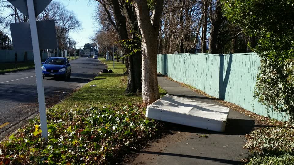 The photograph attached to this rubbish/recycling report