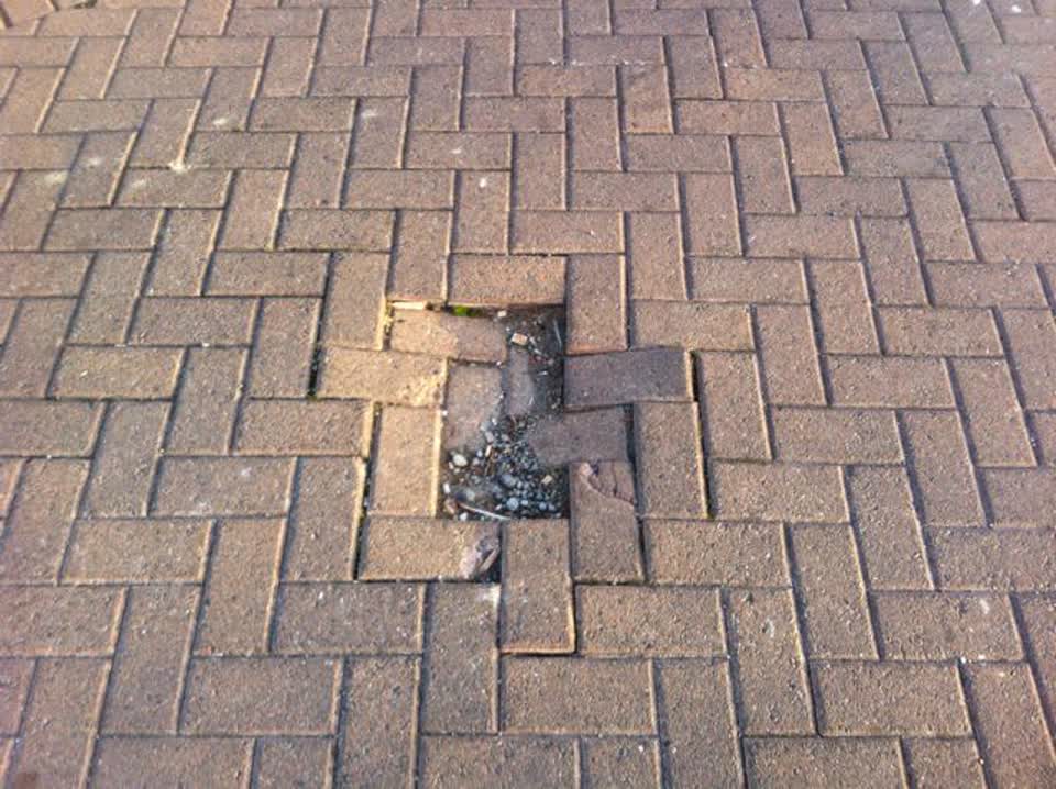 The photograph attached to this roading/streets report