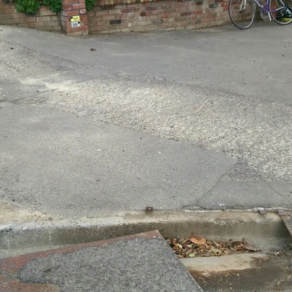 The photograph attached to this roading/streets report
