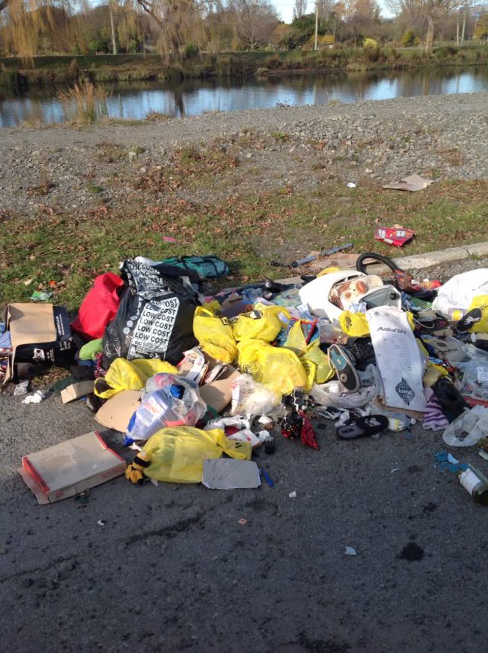 The photograph attached to this rubbish/recycling report