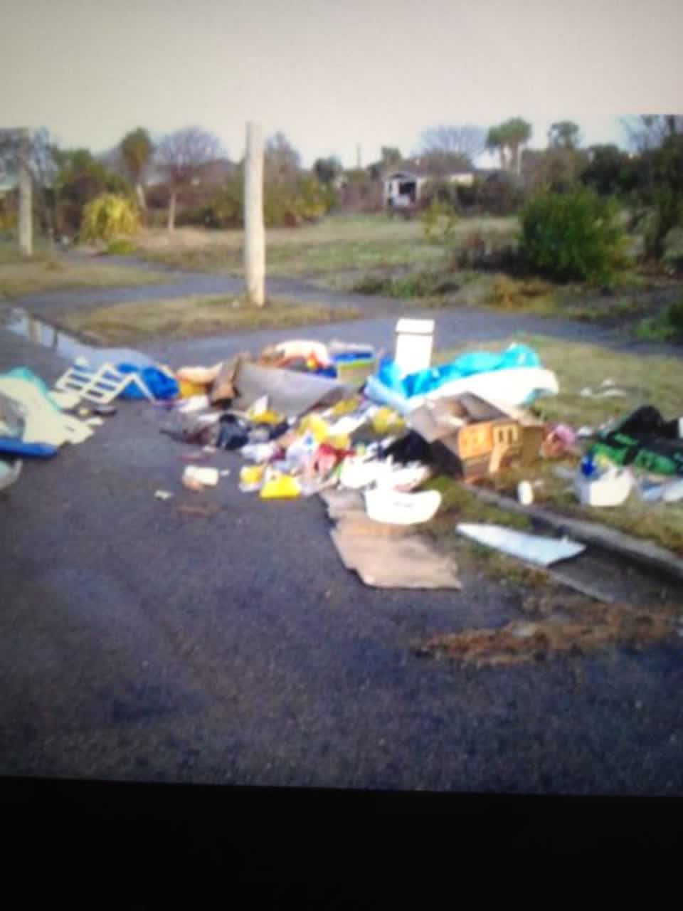 The photograph attached to this rubbish/recycling report