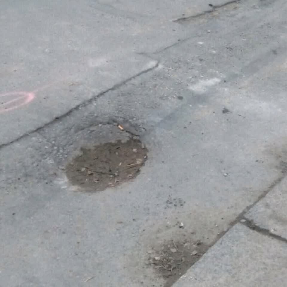 The photograph attached to this roading/streets report