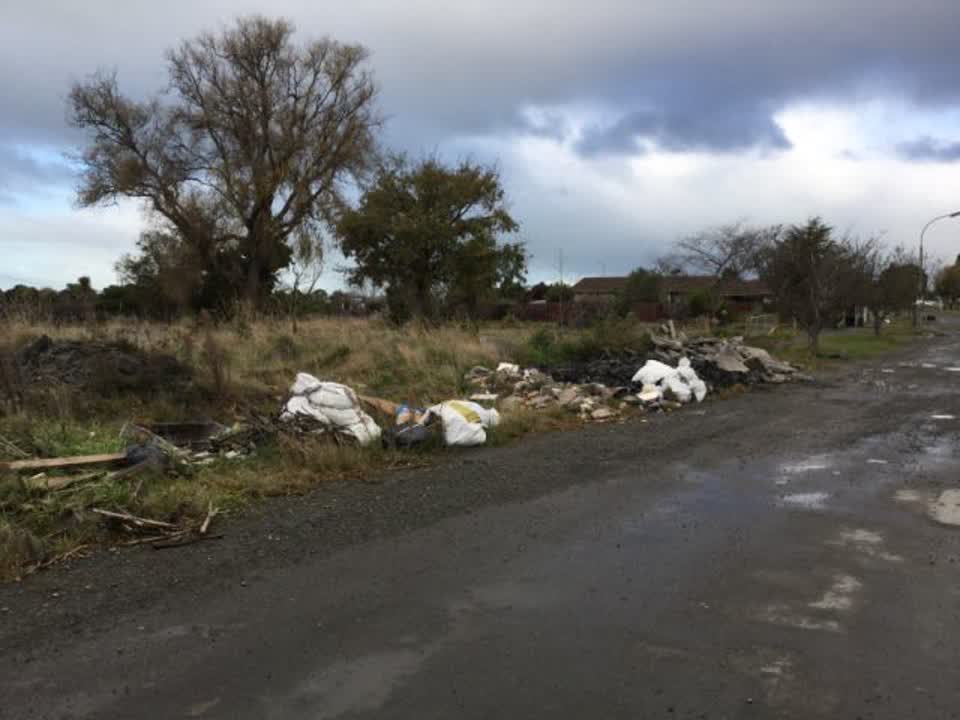 The photograph attached to this rubbish/recycling report