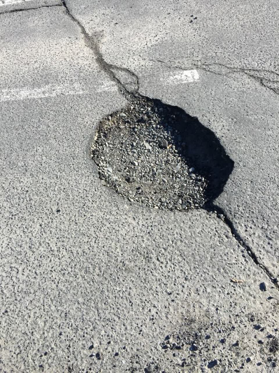 The photograph attached to this roading/streets report