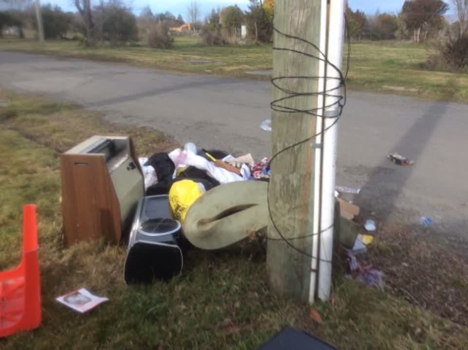 The photograph attached to this rubbish/recycling report