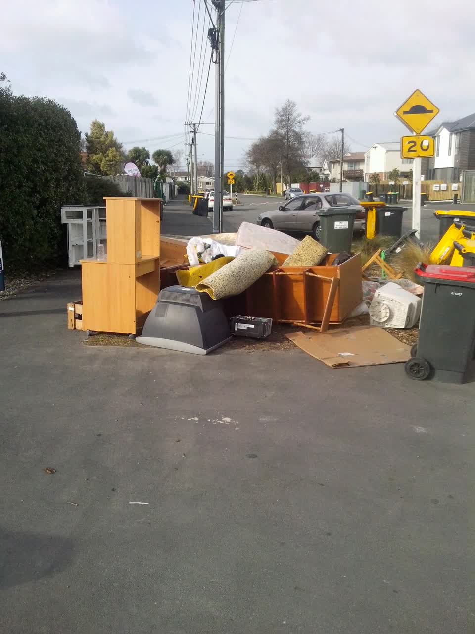 The photograph attached to this rubbish/recycling report