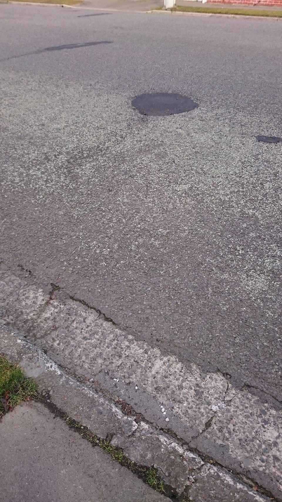 The photograph attached to this roading/streets report