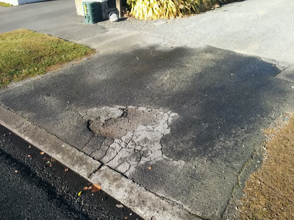 The photograph attached to this roading/streets report