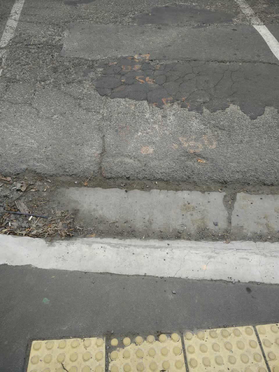The photograph attached to this roading/streets report