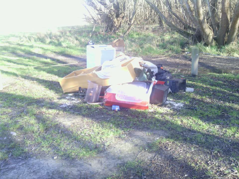 The photograph attached to this rubbish/recycling report
