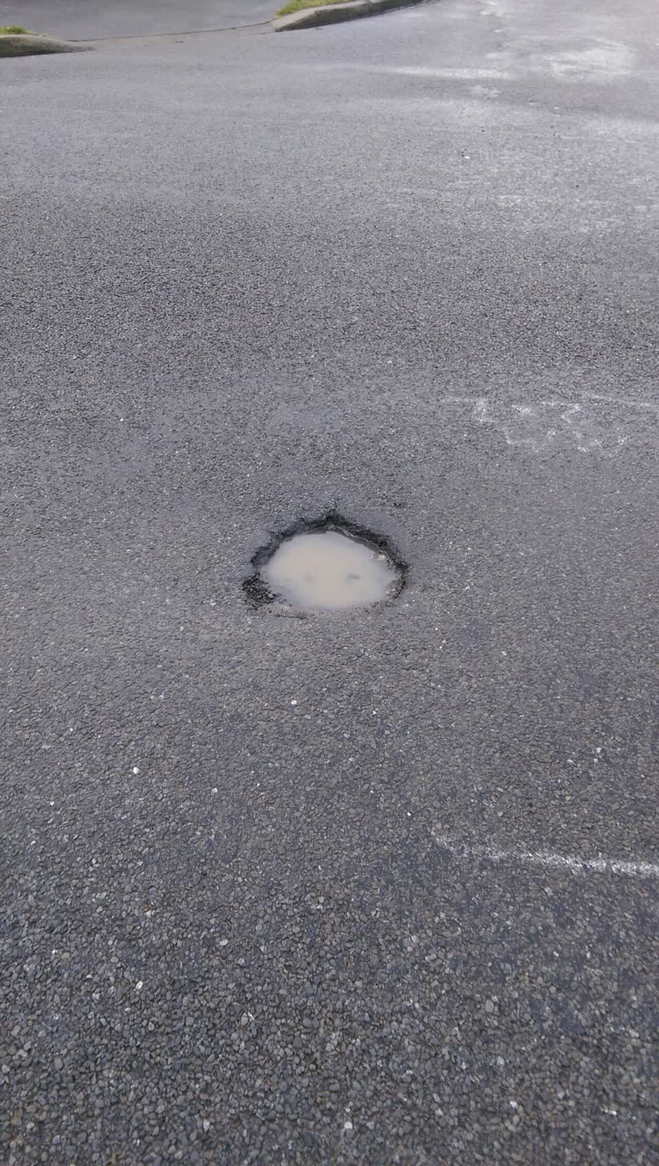 The photograph attached to this roading/streets report