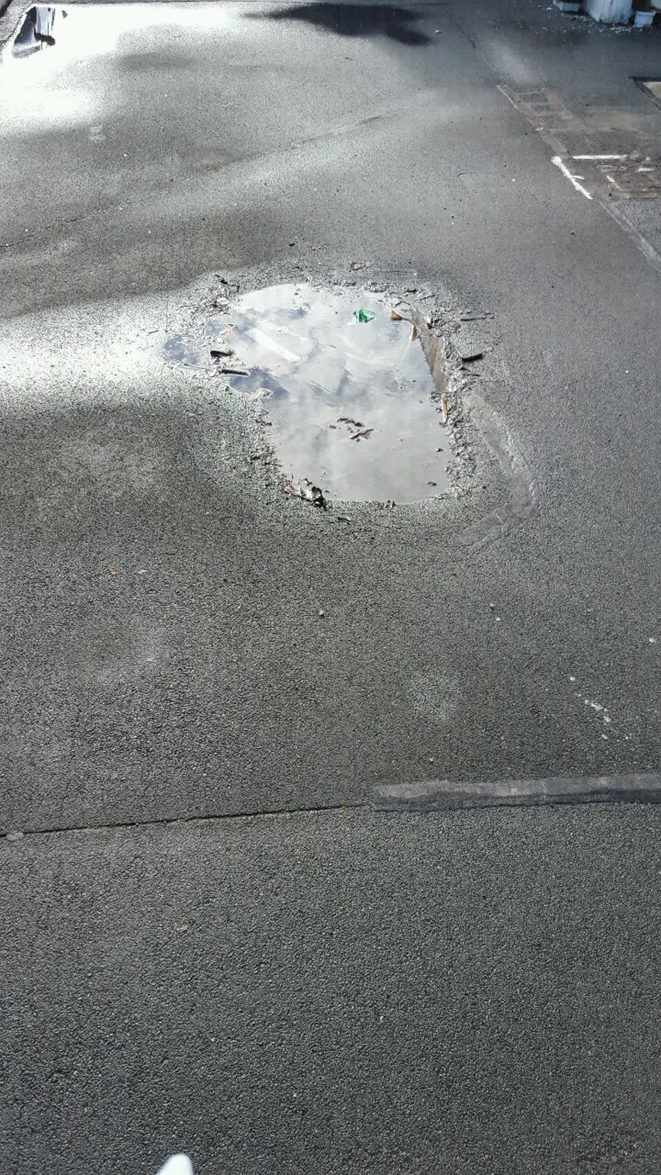 The photograph attached to this roading/streets report