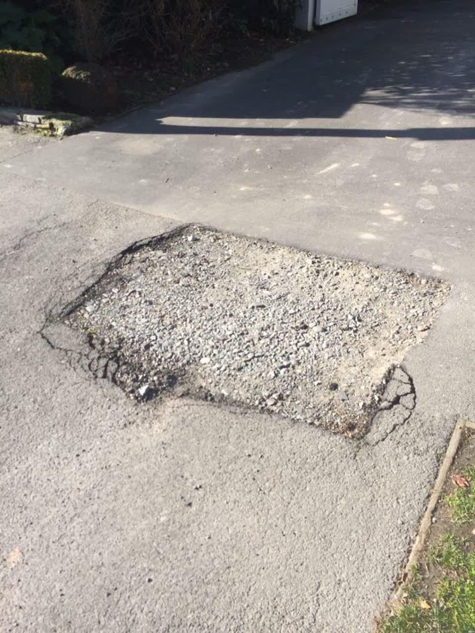 The photograph attached to this roading/streets report