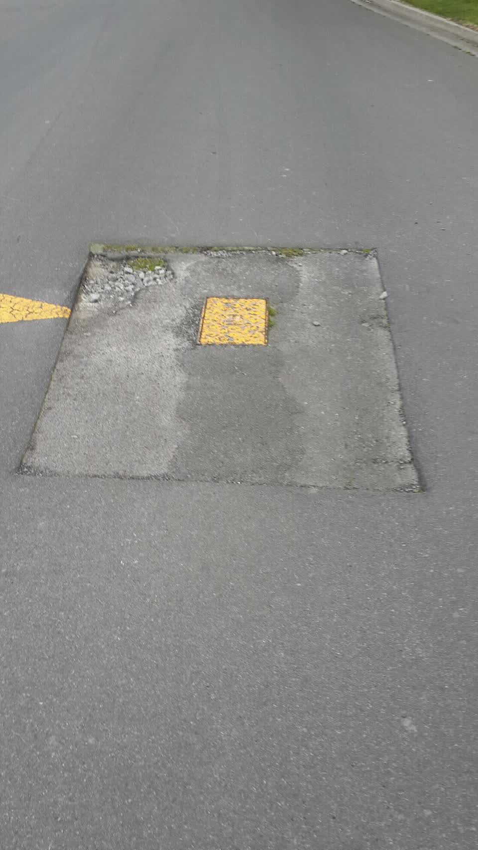 The photograph attached to this roading/streets report