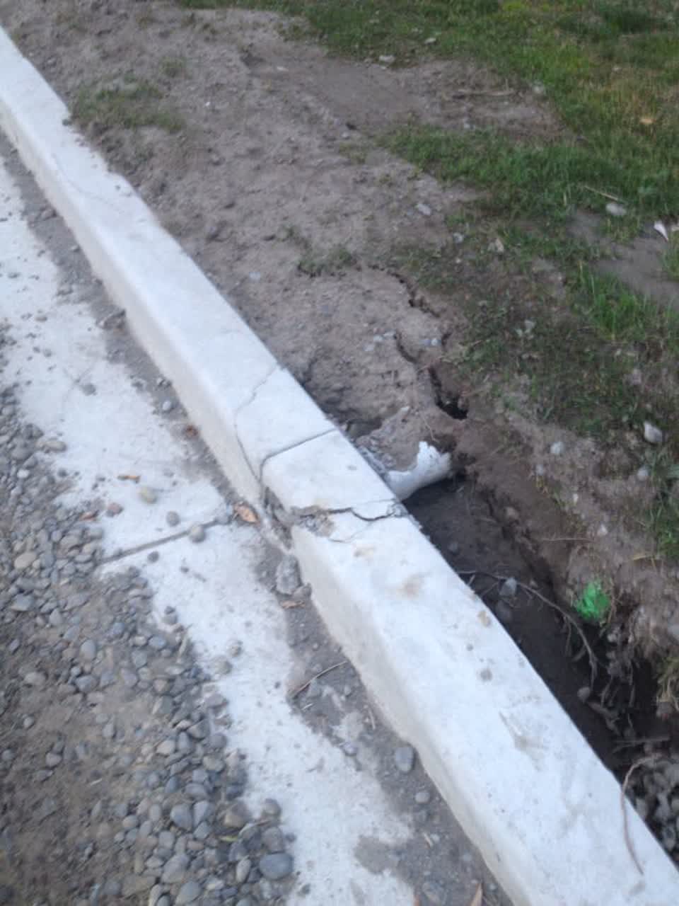 The photograph attached to this roading/streets report