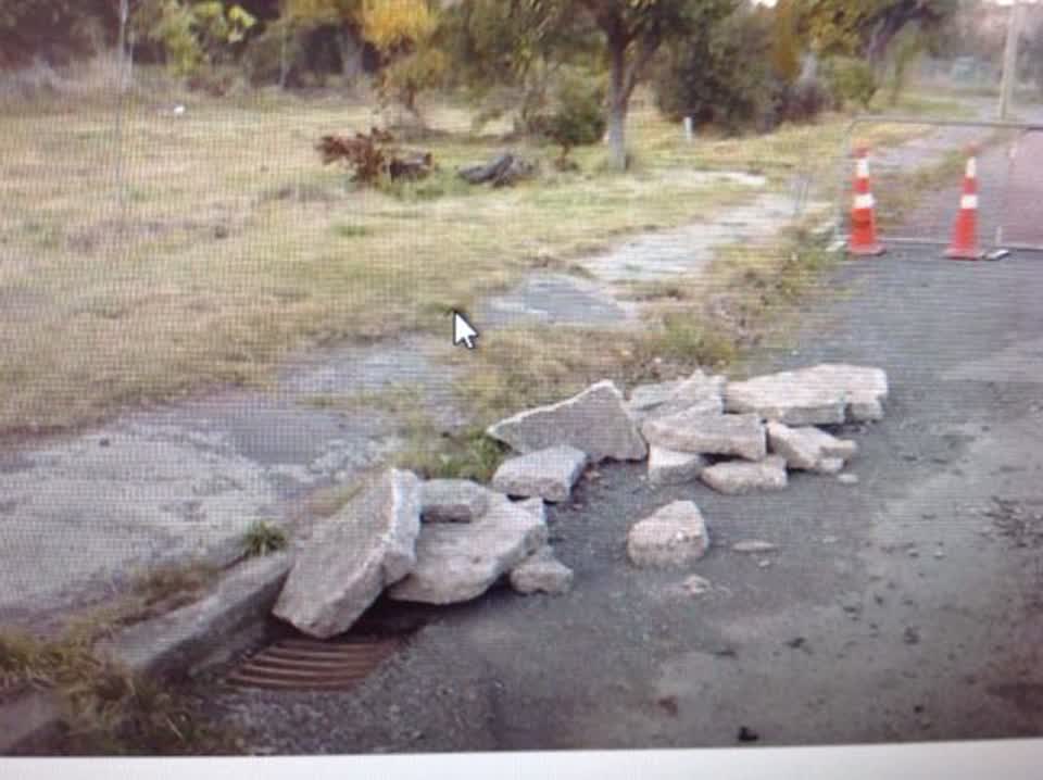The photograph attached to this rubbish/recycling report
