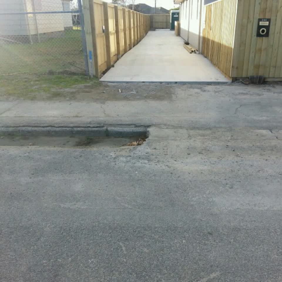The photograph attached to this roading/streets report