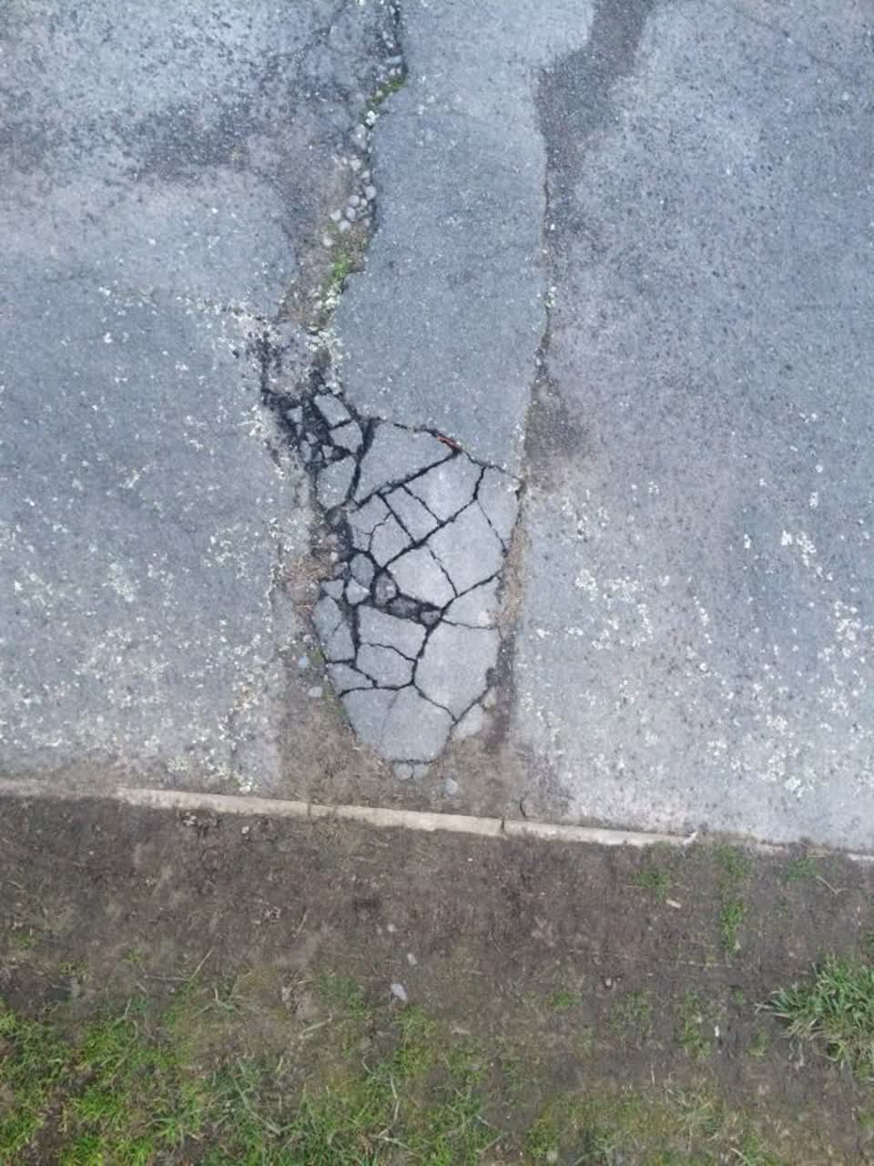 The photograph attached to this roading/streets report