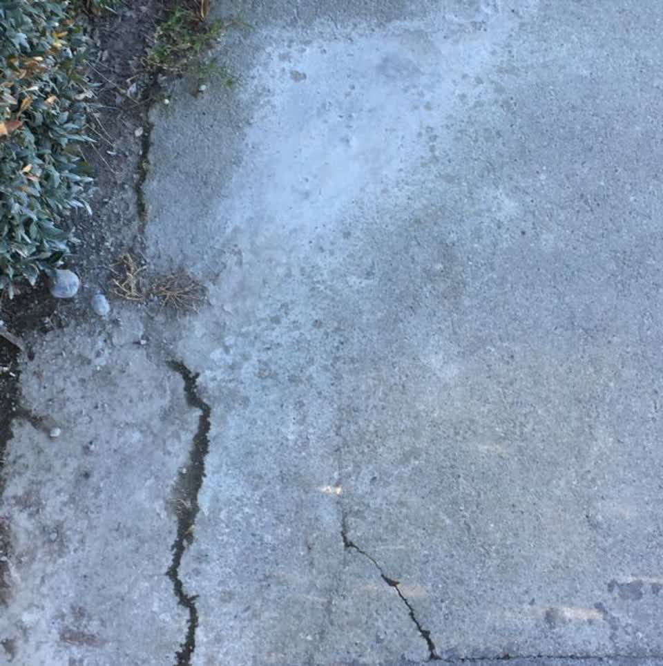 The photograph attached to this roading/streets report