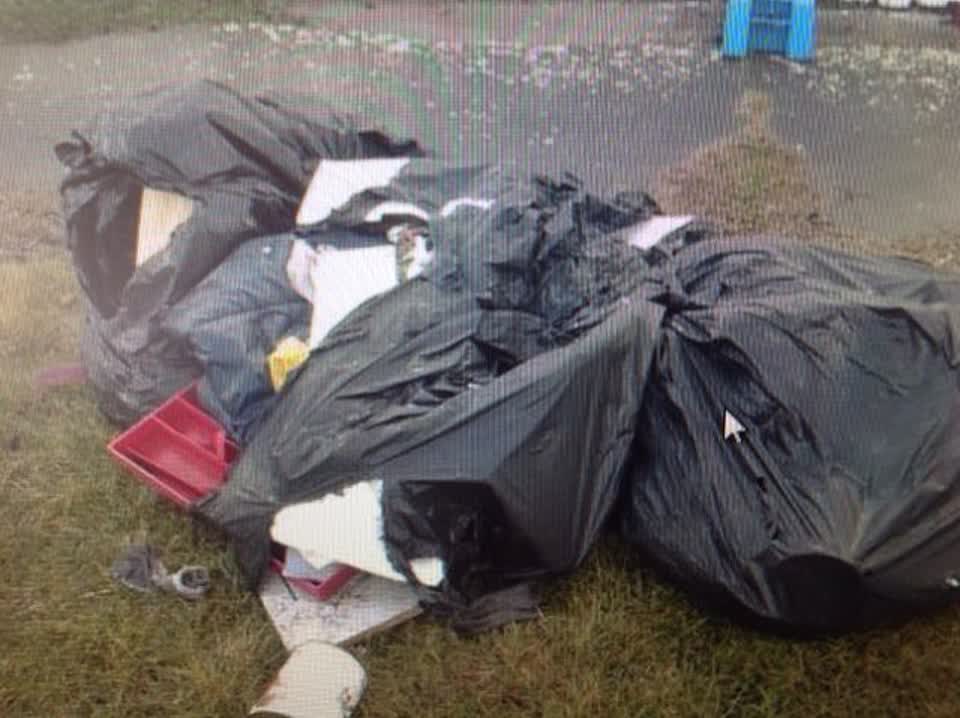 The photograph attached to this rubbish/recycling report