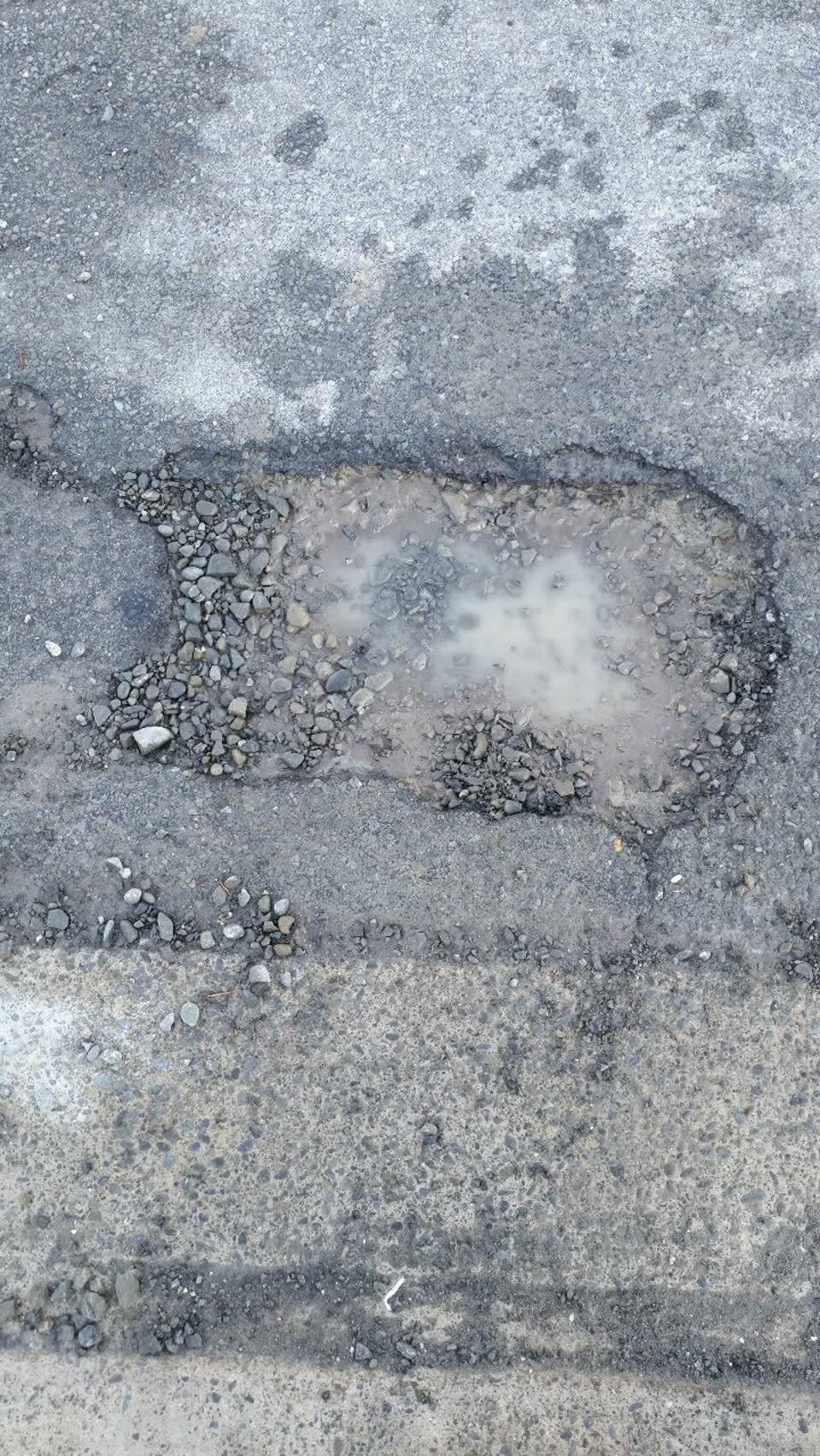 The photograph attached to this roading/streets report