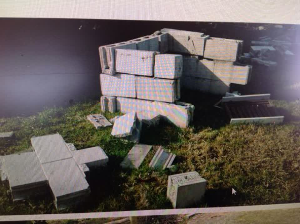 The photograph attached to this rubbish/recycling report
