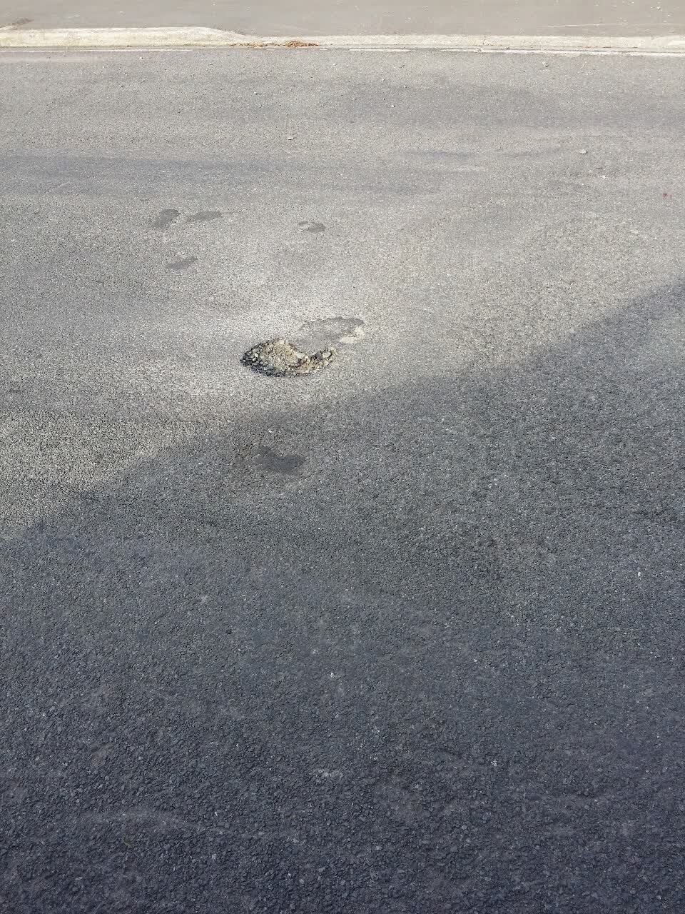 The photograph attached to this roading/streets report