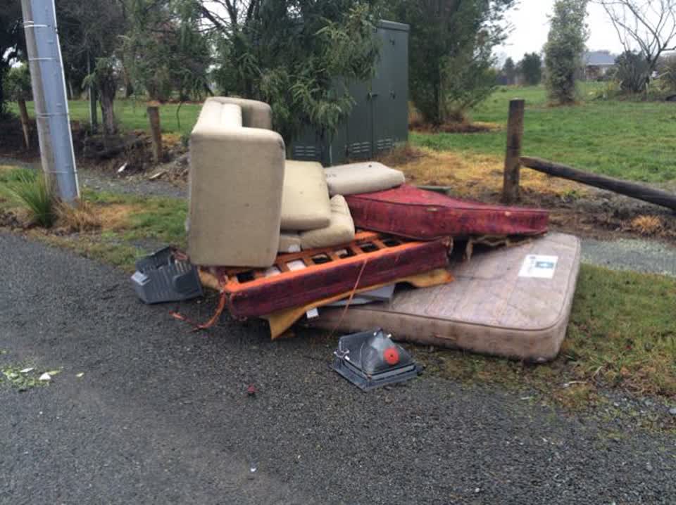 The photograph attached to this rubbish/recycling report