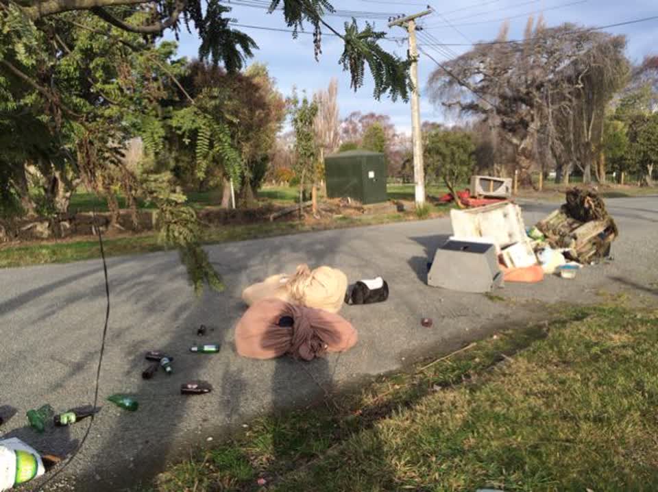 The photograph attached to this rubbish/recycling report