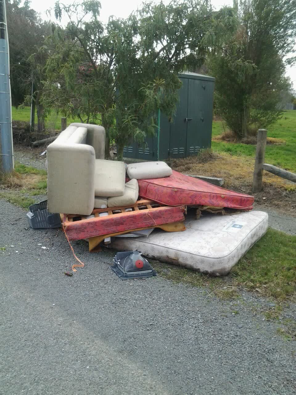 The photograph attached to this rubbish/recycling report
