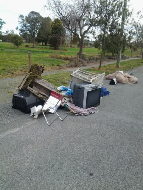 Rubbish/Recycling, a report photo