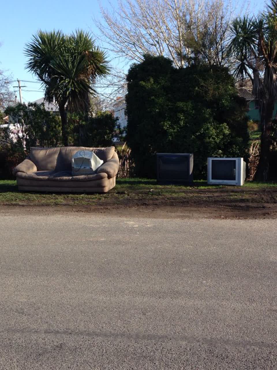 The photograph attached to this rubbish/recycling report