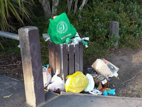 Rubbish/Recycling, a report photo