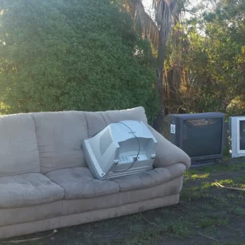 Rubbish/Recycling, a report photo