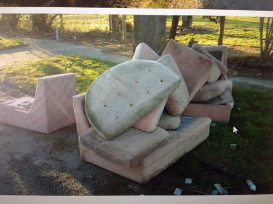 The photograph attached to this rubbish/recycling report