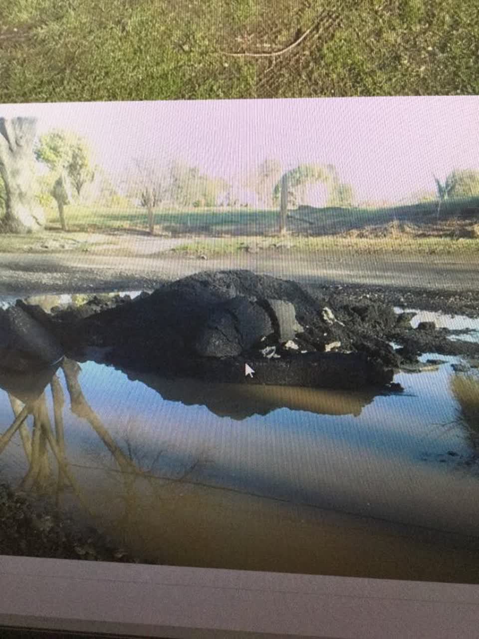 The photograph attached to this roading/streets report