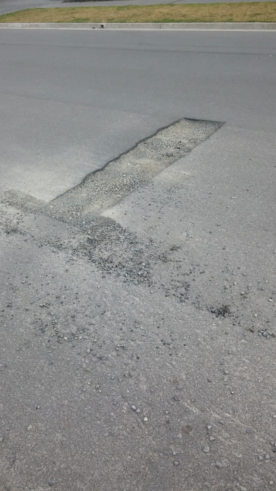 The photograph attached to this roading/streets report