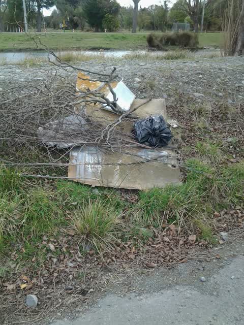 Rubbish/Recycling, a report photo