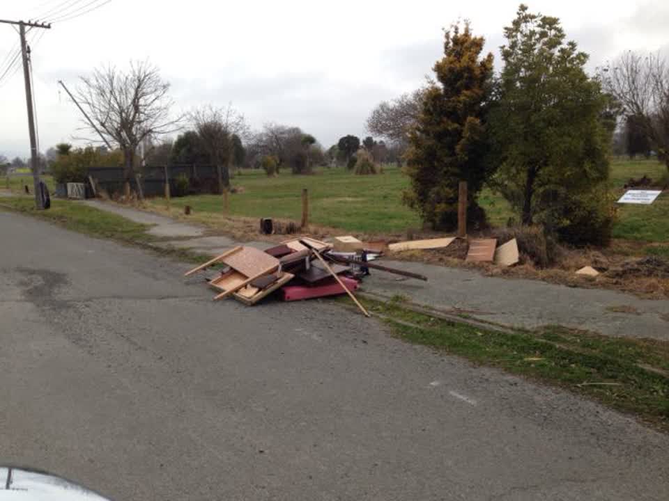The photograph attached to this rubbish/recycling report