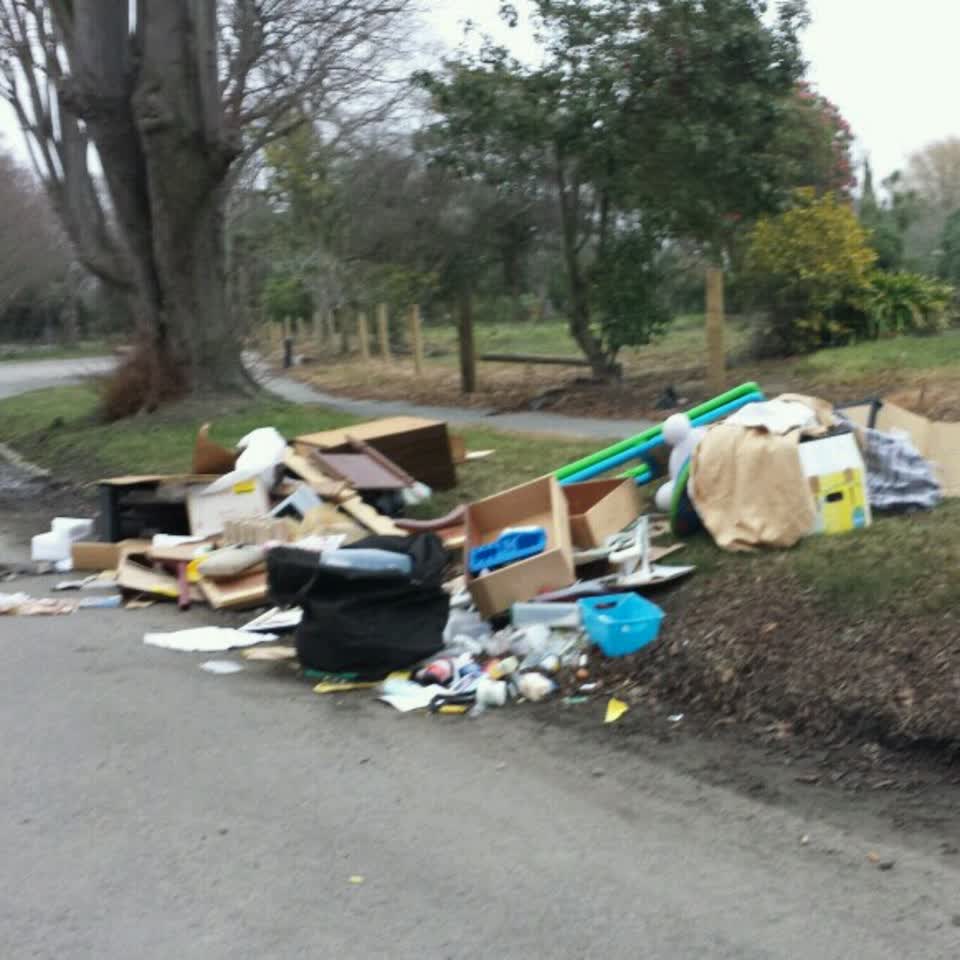 The photograph attached to this rubbish/recycling report