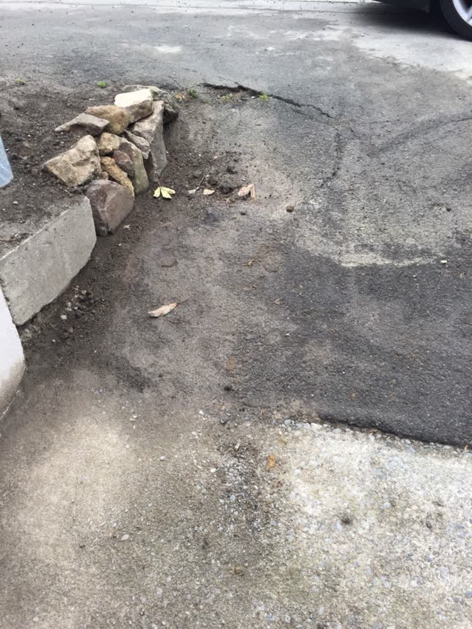The photograph attached to this roading/streets report