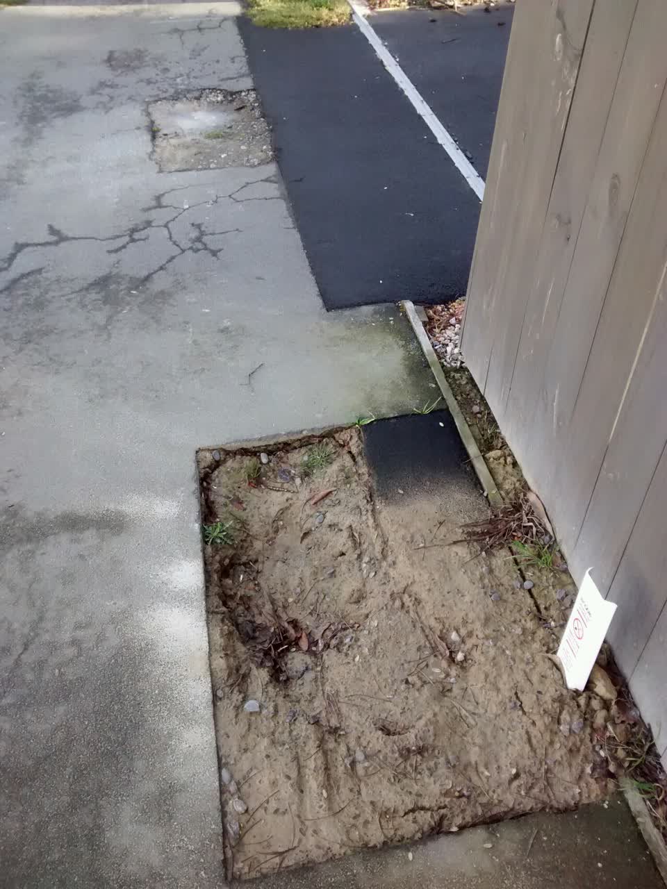 The photograph attached to this roading/streets report