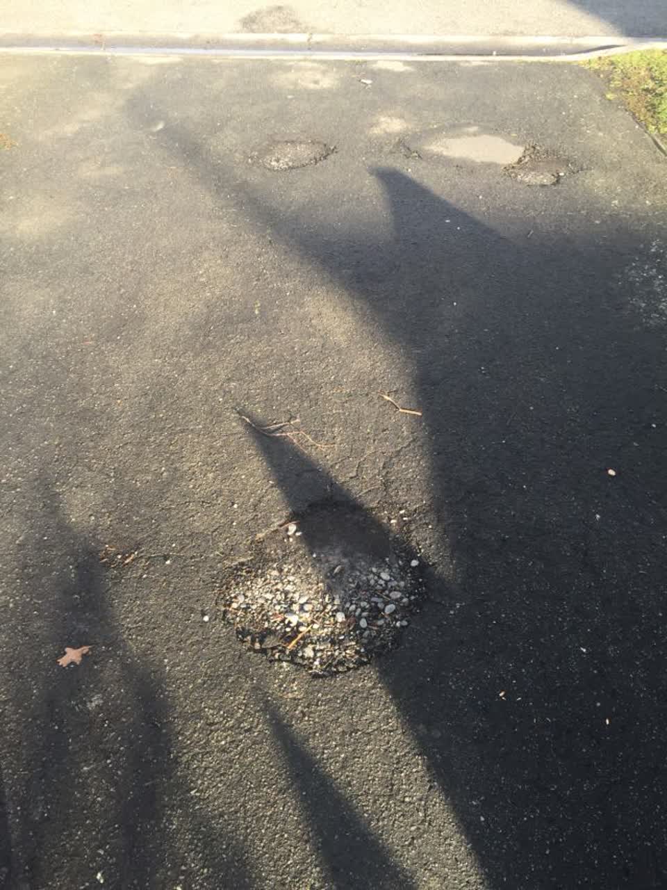 The photograph attached to this roading/streets report