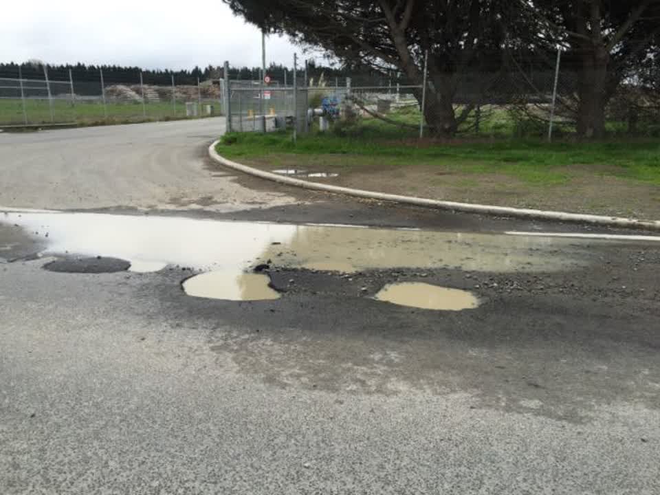 The photograph attached to this roading/streets report