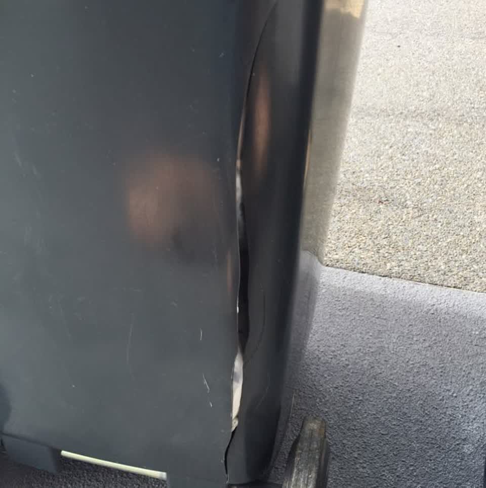 The photograph attached to this rubbish/recycling report