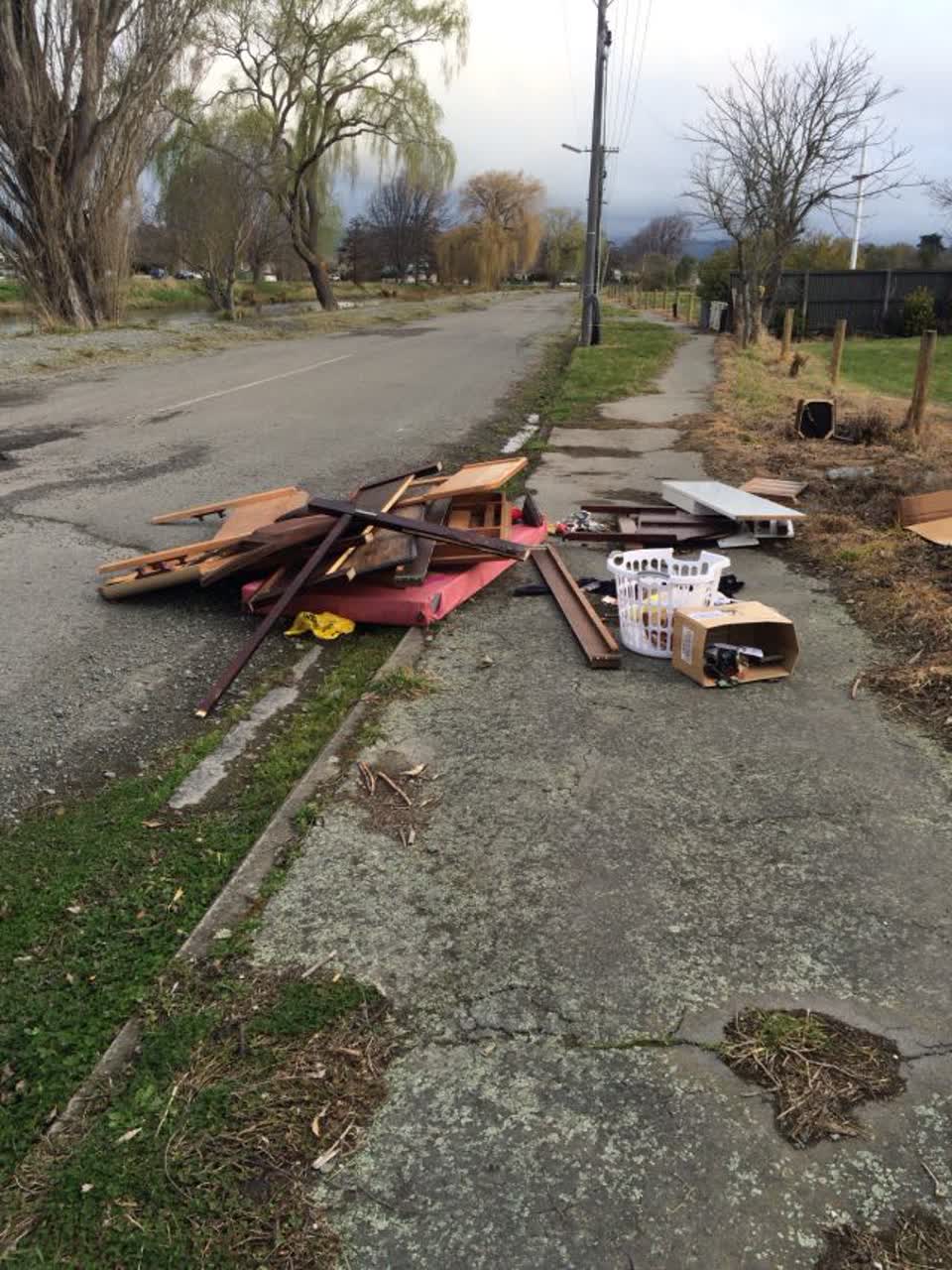 The photograph attached to this rubbish/recycling report