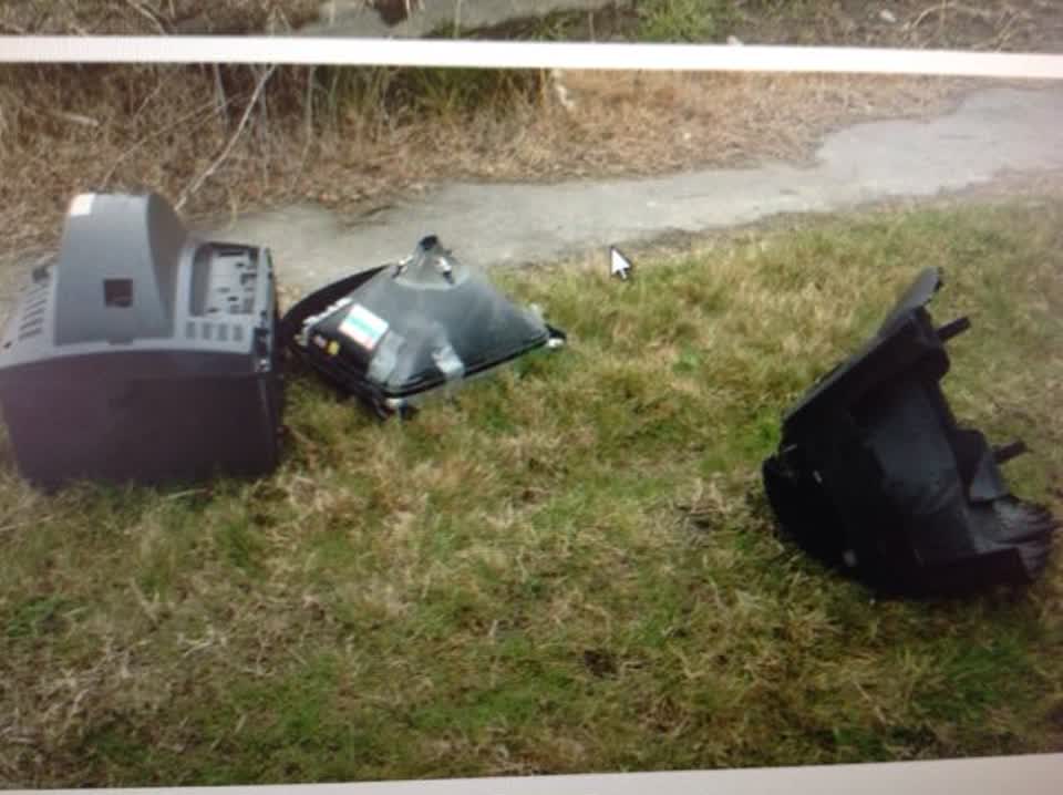 The photograph attached to this rubbish/recycling report