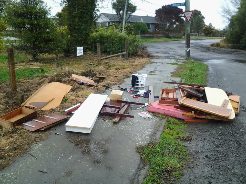 The photograph attached to this rubbish/recycling report
