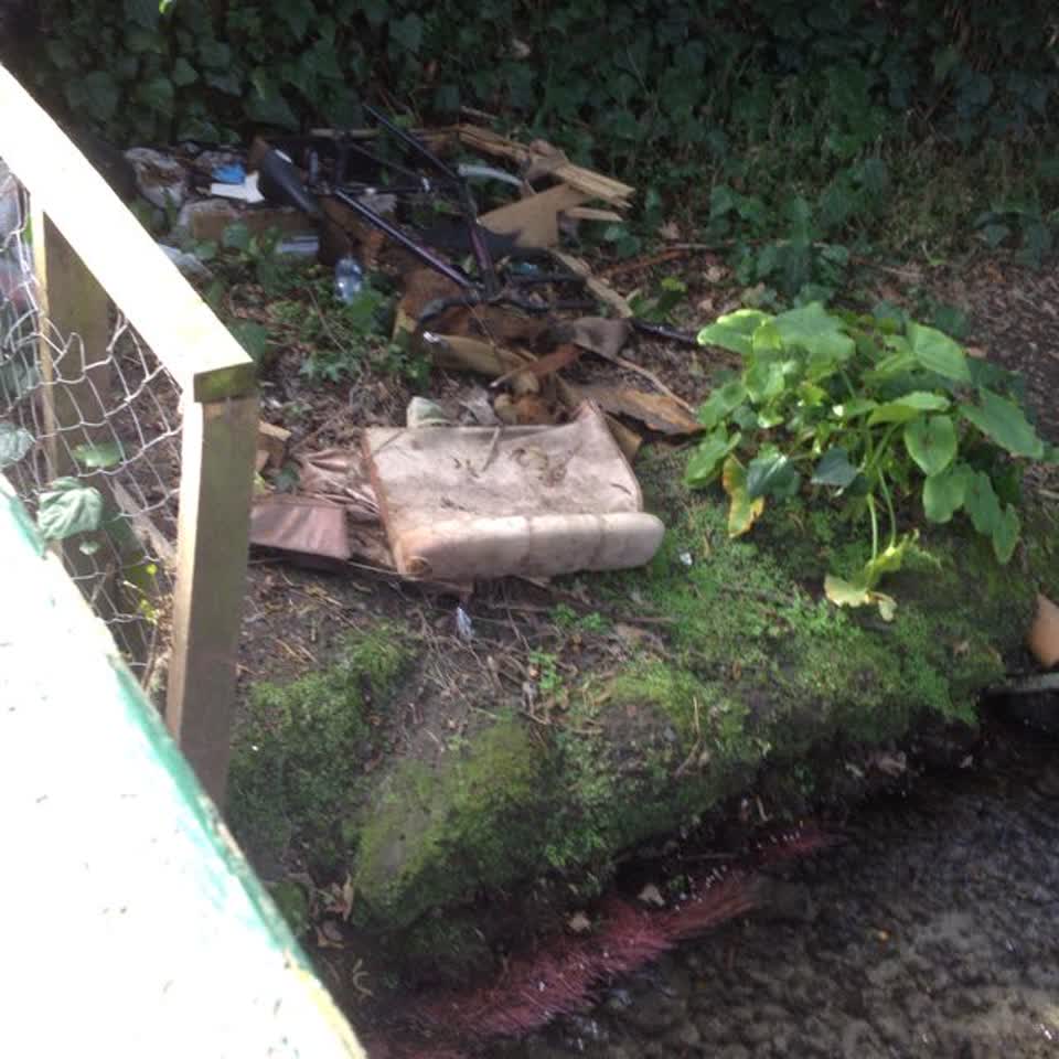 The photograph attached to this rubbish/recycling report
